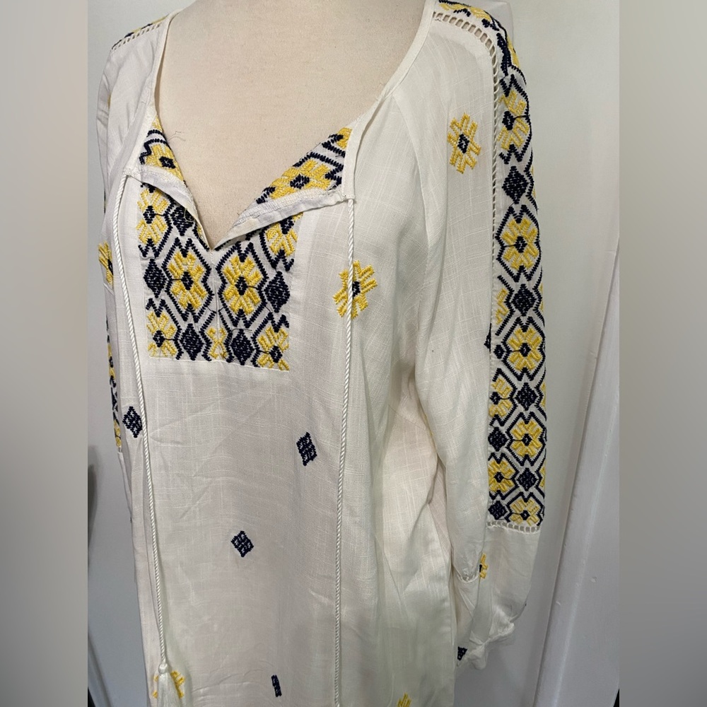 LUNA MOON White Pullover Top with Yellow/Blue Embroidery Detail - Size M